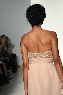 Kelly Faetanini Bridal gösteri 