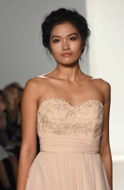 Kelly Faetanini Bridal gösteri 