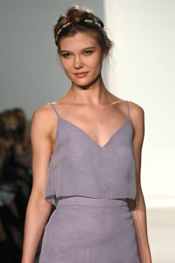 Kelly Faetanini Bridal gösteri 