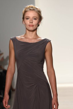 Kelly Faetanini Bridal gösteri 