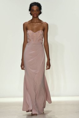 Kelly Faetanini Bridal gösteri 