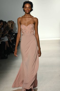 Kelly Faetanini Bridal gösteri 