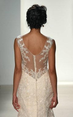Kelly Faetanini Bridal gösteri 