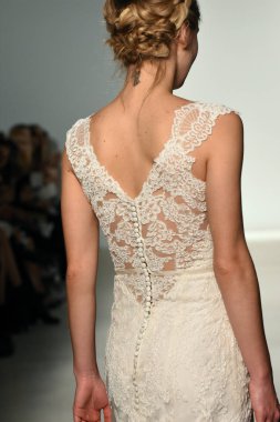 Kelly Faetanini Bridal gösteri 