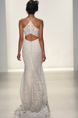  Kelly Faetanini pist Show