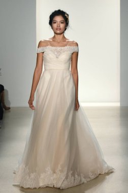  Kelly Faetanini pist Show