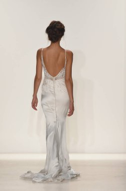  Kelly Faetanini pist Show