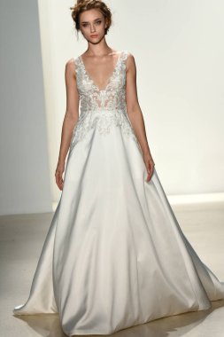  Kelly Faetanini pist Show