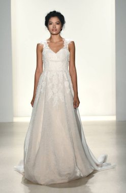  Kelly Faetanini pist Show