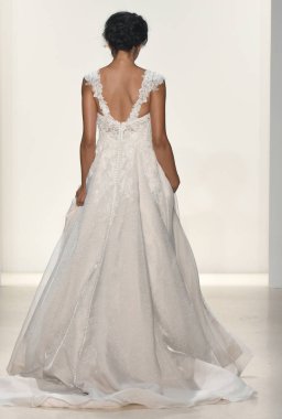  Kelly Faetanini pist Show