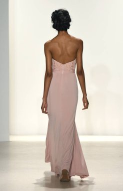  Kelly Faetanini pist Show