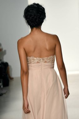  Kelly Faetanini pist Show