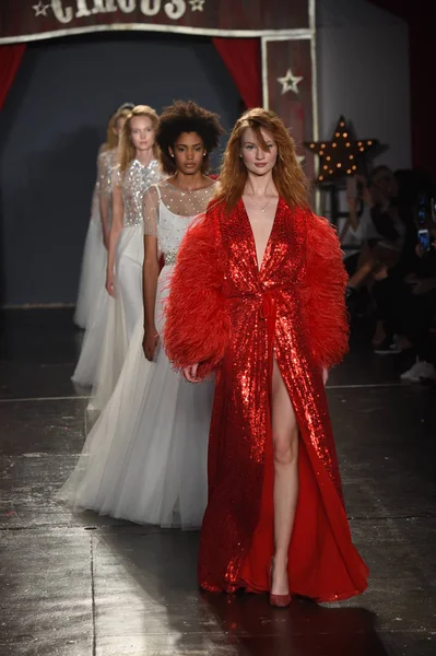 Colección nupcial Jenny Packham Primavera / Verano 2018 — Foto de Stock