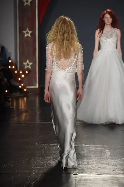 Jenny packham braut kollektion — Stockfoto