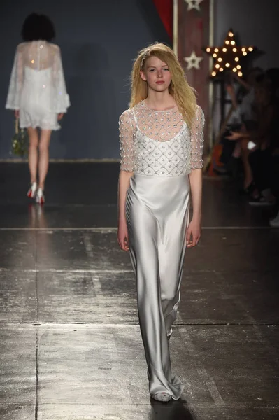 Jenny Packham bridal collection — Zdjęcie stockowe