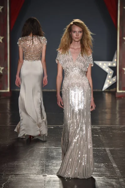 Jenny Packham bridal collection — Zdjęcie stockowe