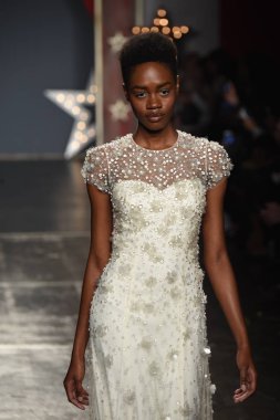 Jenny Packham gelinlik koleksiyonu