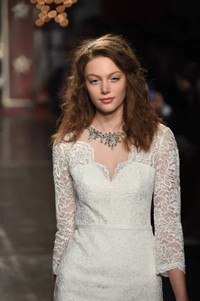 Jenny Packham gelinlik koleksiyonu