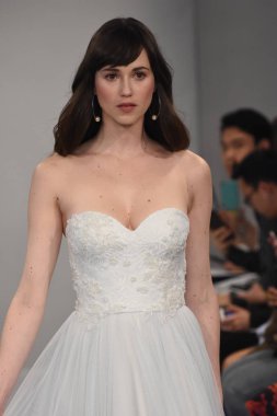 Theia gösterisi sırasında New York Moda Haftası