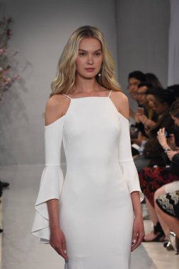 Theia gösterisi sırasında New York Moda Haftası