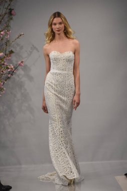 Theia gösterisi sırasında New York Moda Haftası