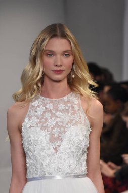 Theia gösterisi sırasında New York Moda Haftası