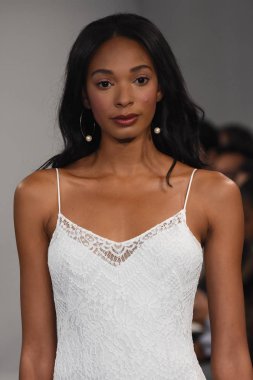 Theia gösterisi sırasında New York Moda Haftası