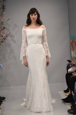 Theia gösterisi sırasında New York Moda Haftası