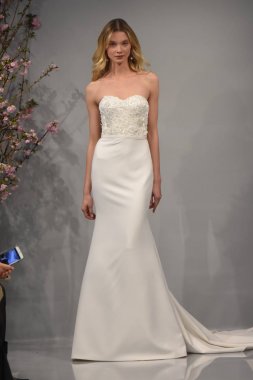 Theia gösterisi sırasında New York Moda Haftası