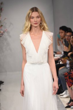 Theia gösterisi sırasında New York Moda Haftası