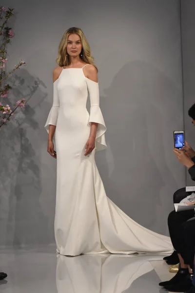 Theia show tijdens New York Fashion Week — Stockfoto