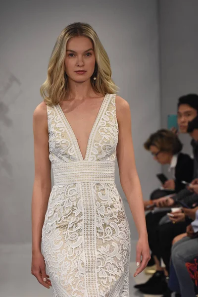 Theia show während der new york fashion week — Stockfoto