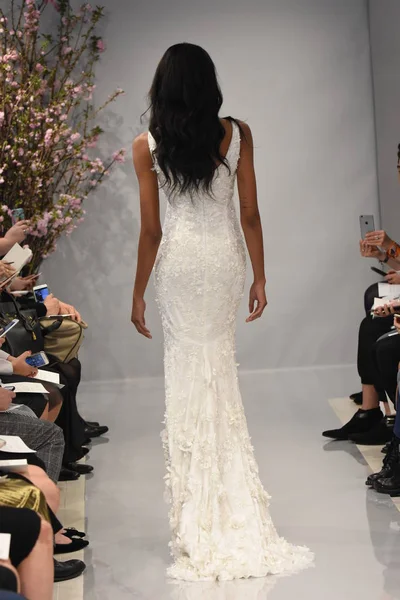 Theia show tijdens New York Fashion Week — Stockfoto