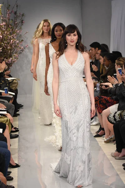 Theia show während der new york fashion week — Stockfoto