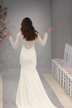 Theia gösterisi sırasında New York Moda Haftası