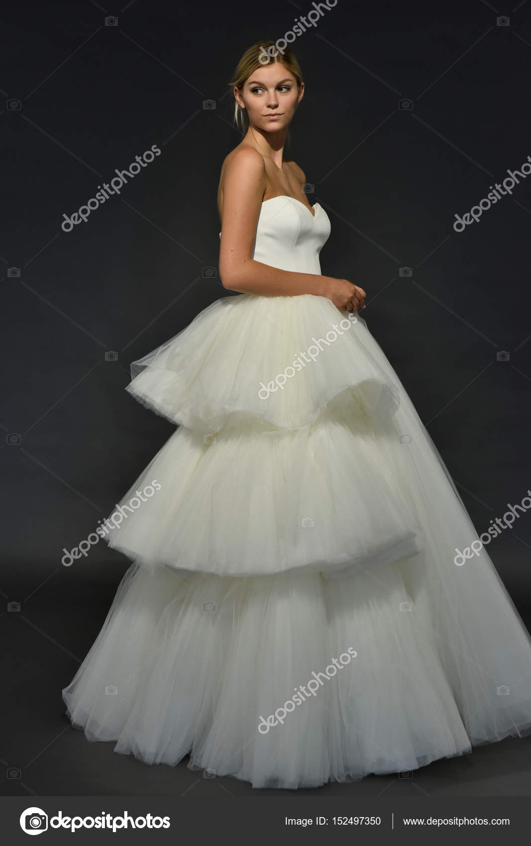 Viktor And Rolf Mariage Collection Presentation Stock Editorial Photo C Fashionstock Viktor And Rolf Mariage Collection Presentation Stock Editorial Photo C Fashionstock