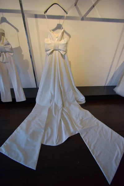 Robe de mariée lors de la présentation de la collection Viktor et Rolf Mariage — Photo