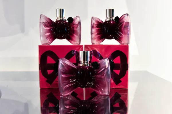Yeni Bonbon kadınlar için parfum — Stok fotoğraf