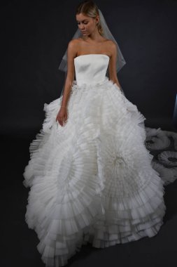 Viktor ve Rolf Mariage koleksiyon sunumu