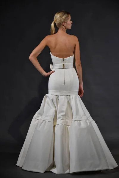 Presentazione della collezione Viktor e Rolf Mariage — Foto Stock