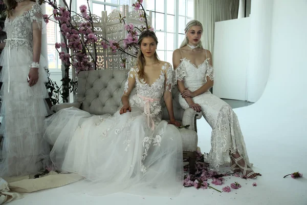 Marchesa prezentacji Couture Suknie ślubne — Zdjęcie stockowe