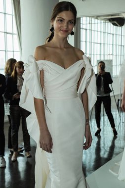 Marchesa Couture gelin sunu 