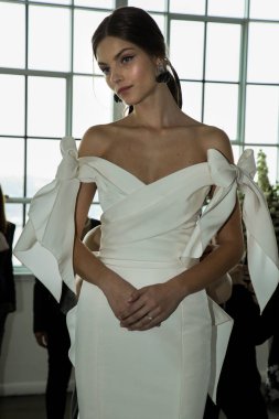 Marchesa Couture gelin sunu 