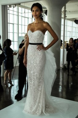 Marchesa Couture gelin sunu 