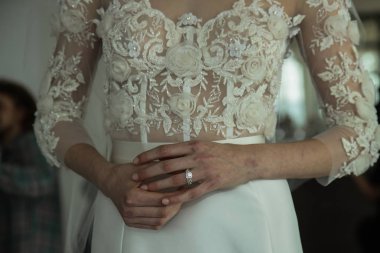 Marchesa Couture gelin sunu 