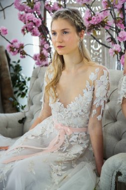 Marchesa Couture gelin sunu 