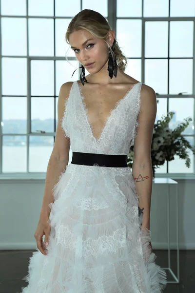 Márkiné menyasszonyi Couture bemutatót — Stock Fotó