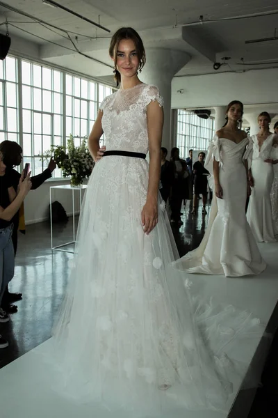 Marchesa Couture Matrimonio presentazione — Foto Stock