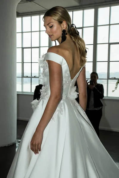 Marchesa Couture Matrimonio presentazione — Foto Stock