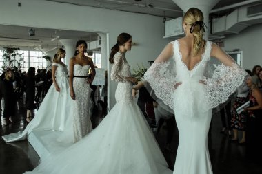 Marchesa Couture gelin sunu